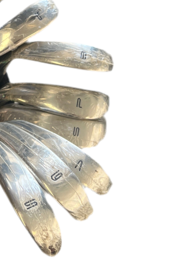 CLEARANCE SALE DUNLOP MEN'S GOLF SET 513793(4 wood, 7 iron No Rod Bag)