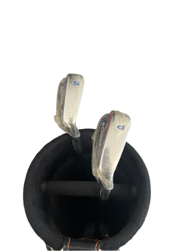 CLEARANCE SALE DUNLOP MEN'S GOLF SET 513792(4 wood, 7 iron No Rod Bag)