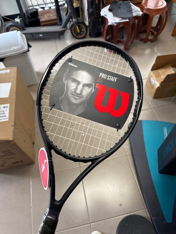 7BAF07F4-A7C2-4302-ABF8-71010381CEE9.jpg Wilson Pro Staff 25inch Kid Tennis Racket 235g